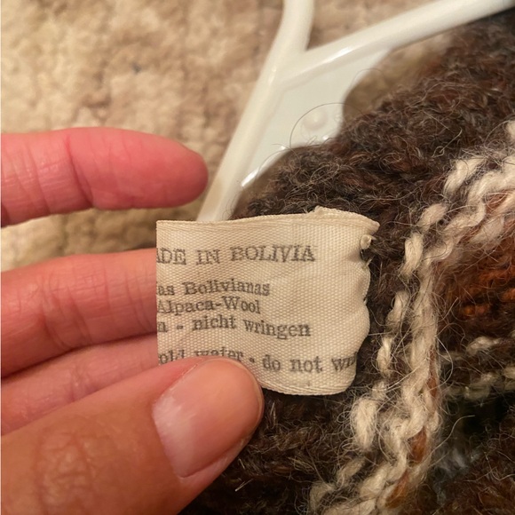 Alpaca Sweater, Made in Bolivia. Size M - Picture 3 of 4